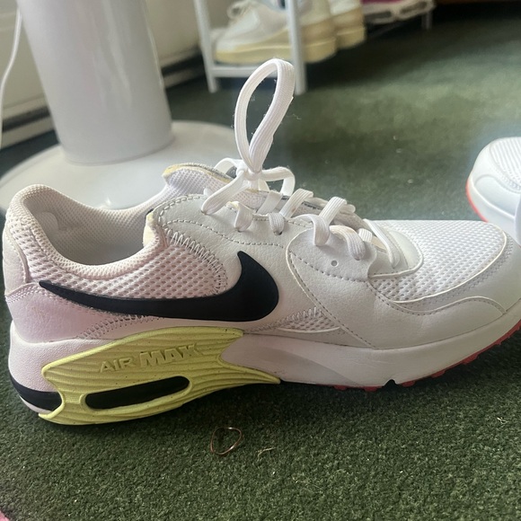 Nike air maxes - Picture 3 of 4